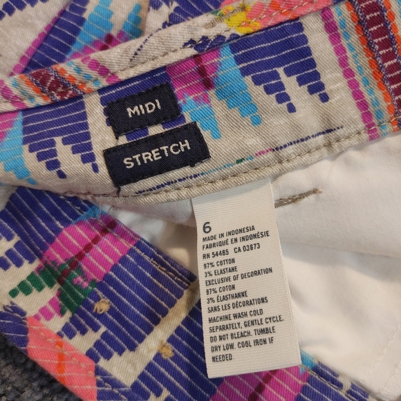 American Eagle Colorful Patterned Women's Shorts With Pockets, Size 6 - Picture 9 of 9